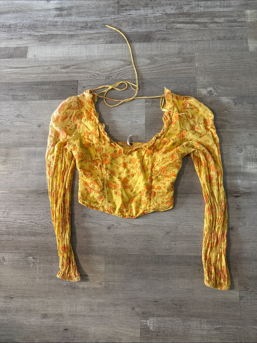Women’s Free People cropped long sleeve 💛